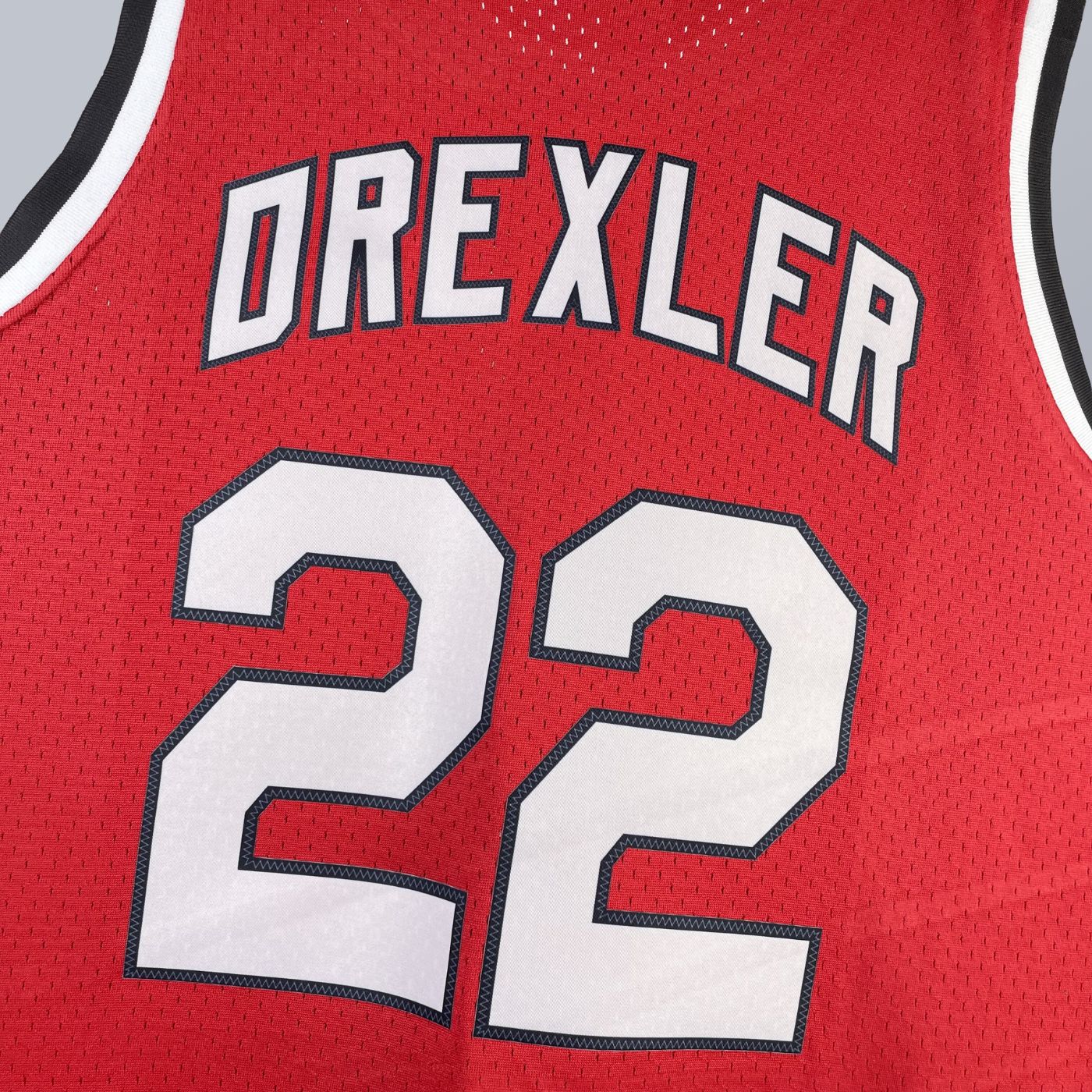 Clyde Drexler – Trail Blazers Jersey – Hardwood Classics 1983/84 Swingman Roja
