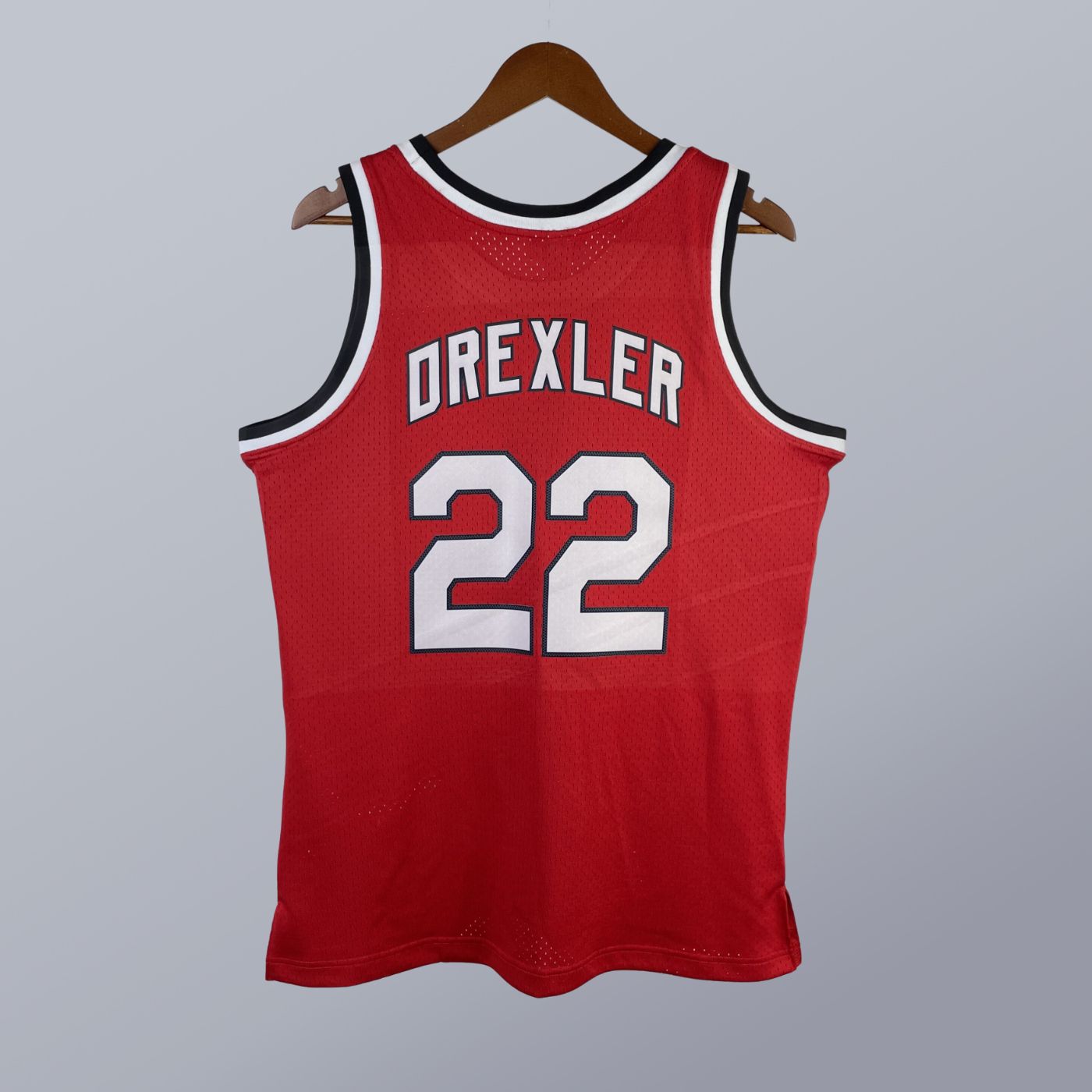 Clyde Drexler – Trail Blazers Jersey – Hardwood Classics 1983/84 Swingman Roja