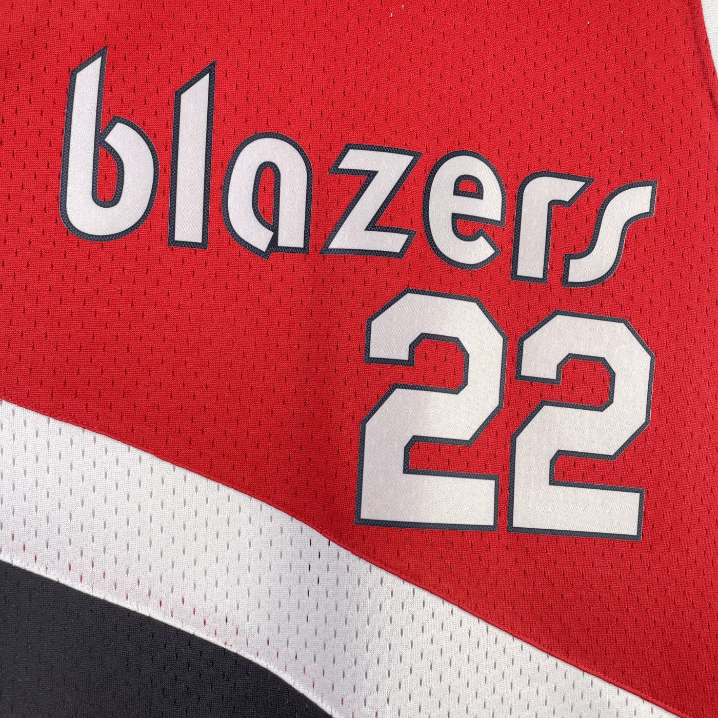 Clyde Drexler – Trail Blazers Jersey – Hardwood Classics 1983/84 Swingman Roja