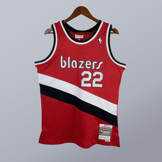 Clyde Drexler – Trail Blazers Jersey – Hardwood Classics 1983/84 Swingman Roja