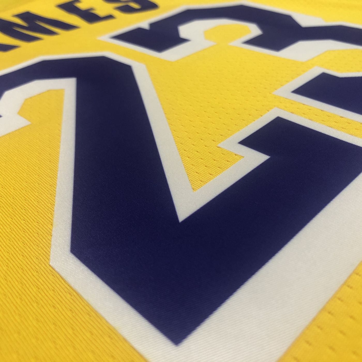 LeBron James - Lakers Jersey - Icon Edition Swingman 2022/23