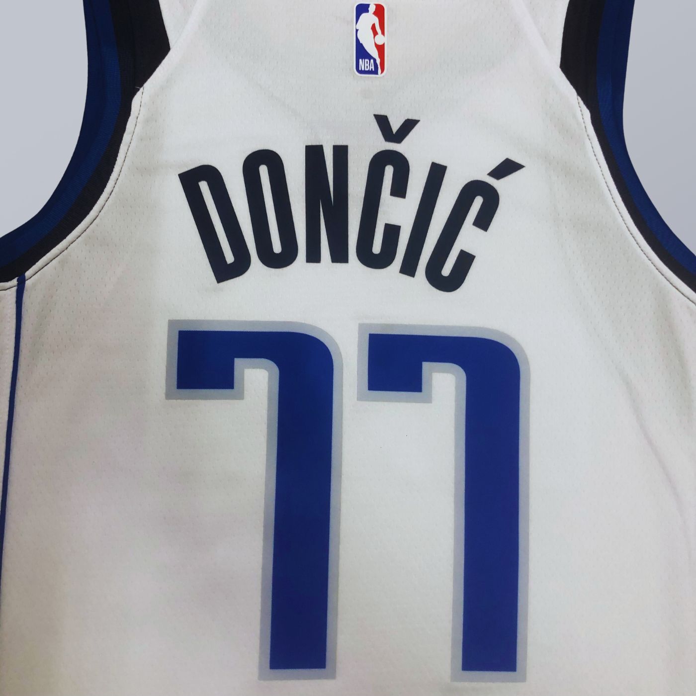 Luka Doncic - Mavs Jersey - Association Edition Swingman 2022/23
