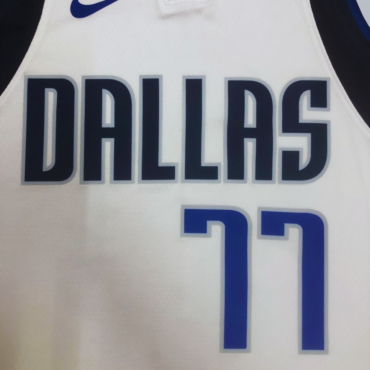 Luka Doncic - Mavs Jersey - Association Edition Swingman 2022/23