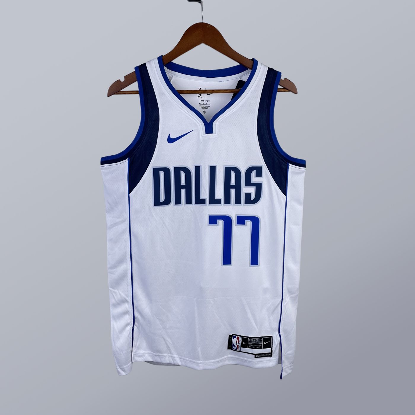 Luka Doncic - Mavs Jersey - Association Edition Swingman 2022/23