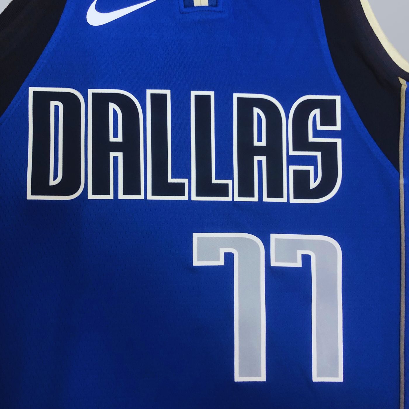 Luka Doncic - Mavs Jersey - Icon Edition Swingman 2022/23