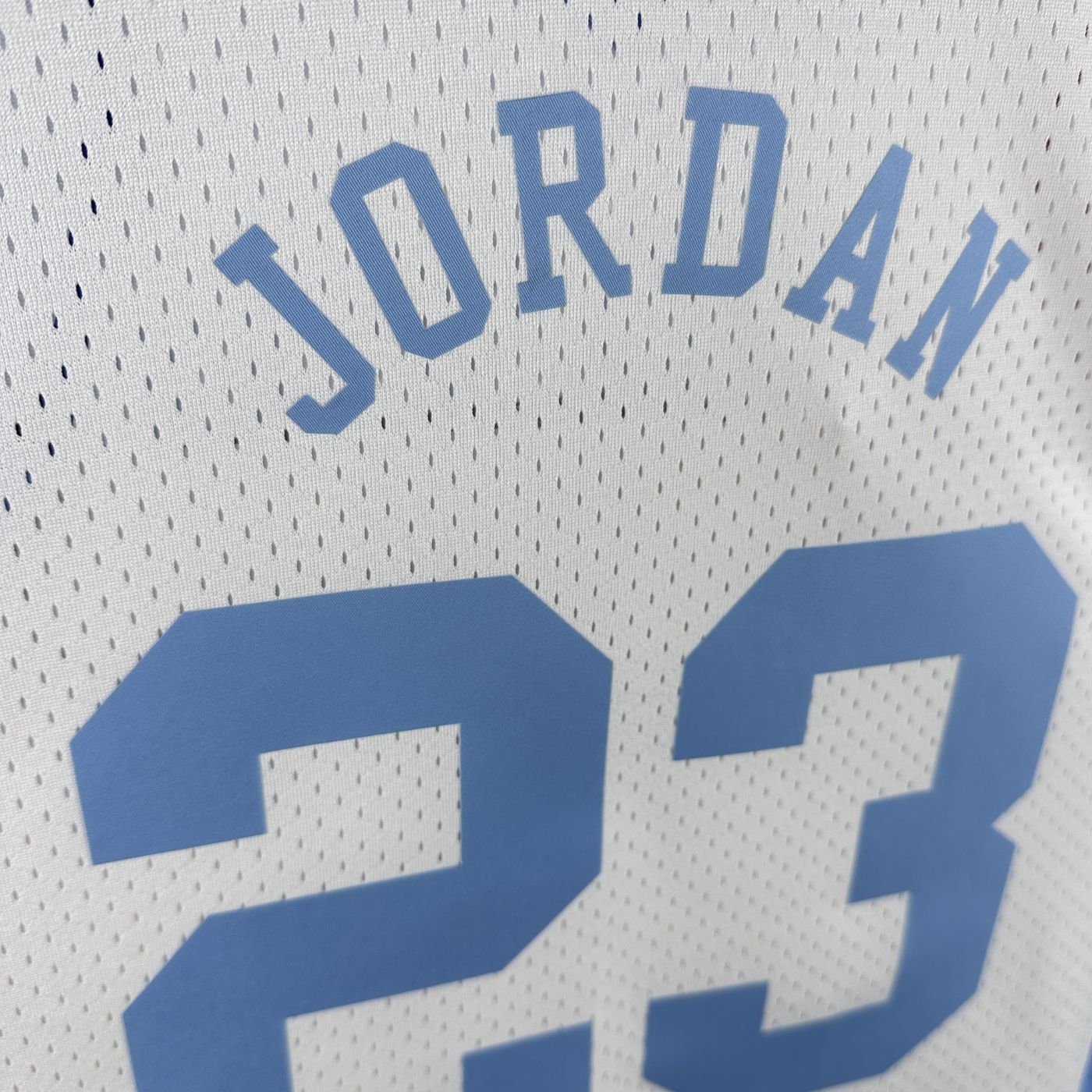 Michael Jordan - North Carolina Jersey - College Vault 1983/84 Swingman Blanca