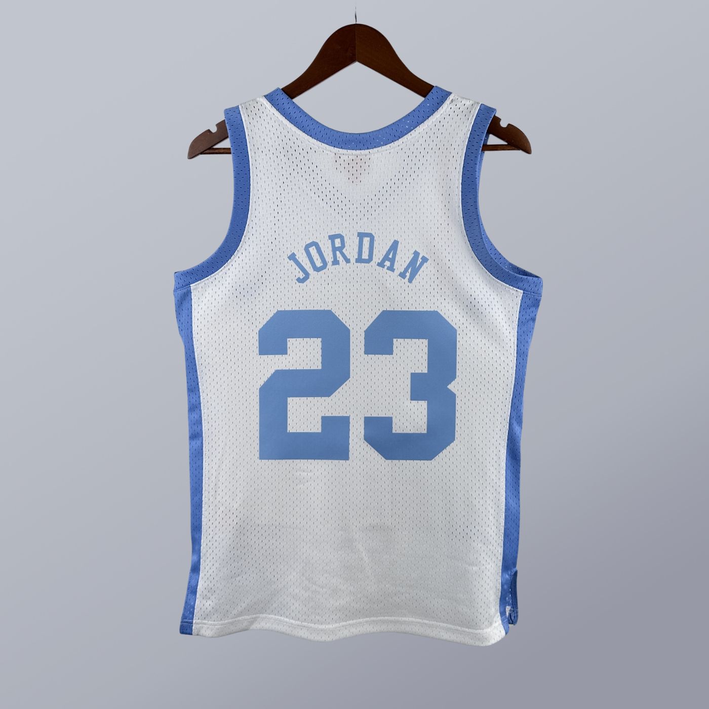 Michael Jordan - North Carolina Jersey - College Vault 1983/84 Swingman Blanca