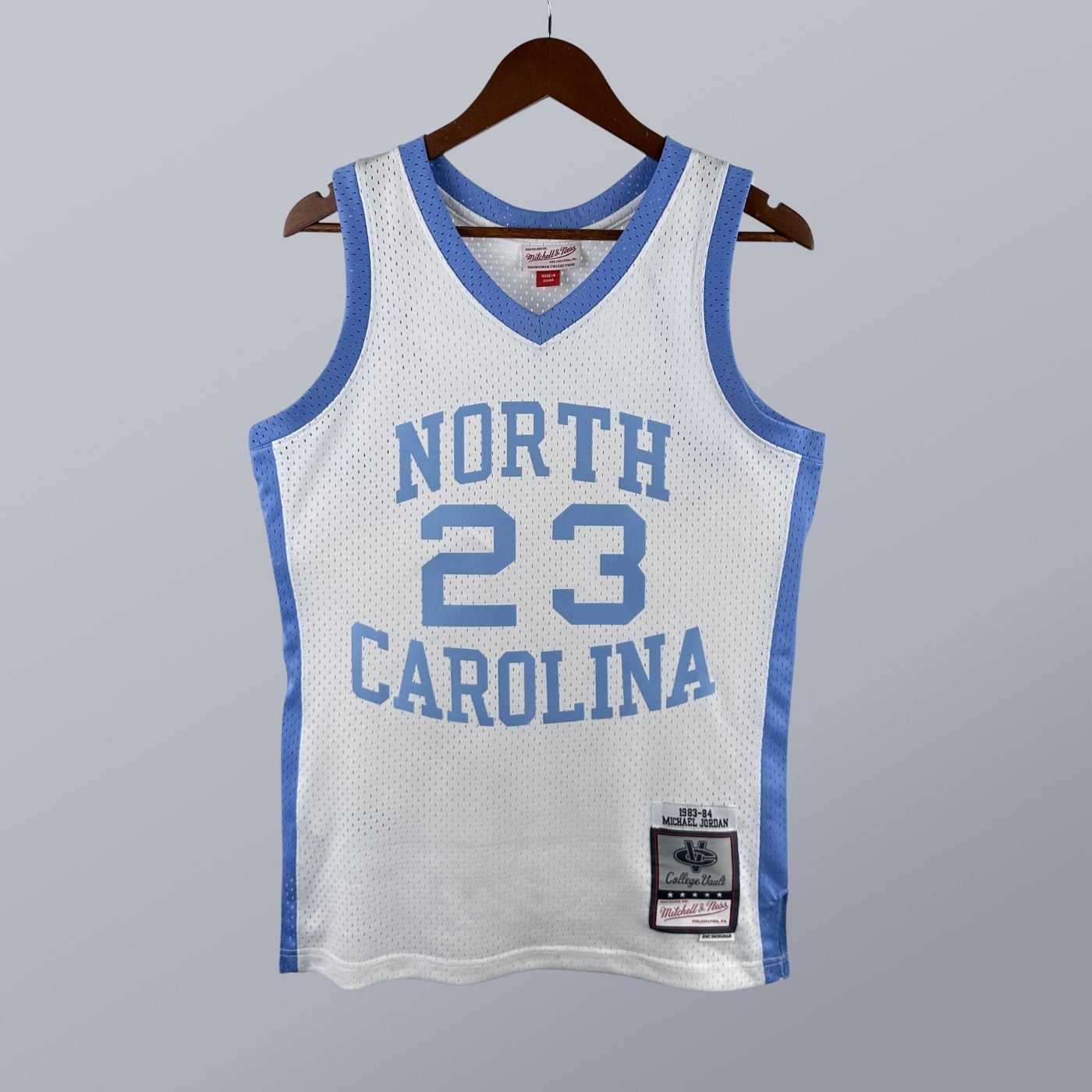 Michael Jordan - North Carolina Jersey - College Vault 1983/84 Swingman Blanca