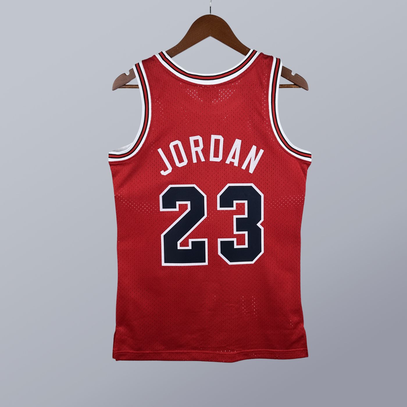 Michael Jordan - Bulls Jersey - Hardwood Classics 1984/85 Swingman Roja