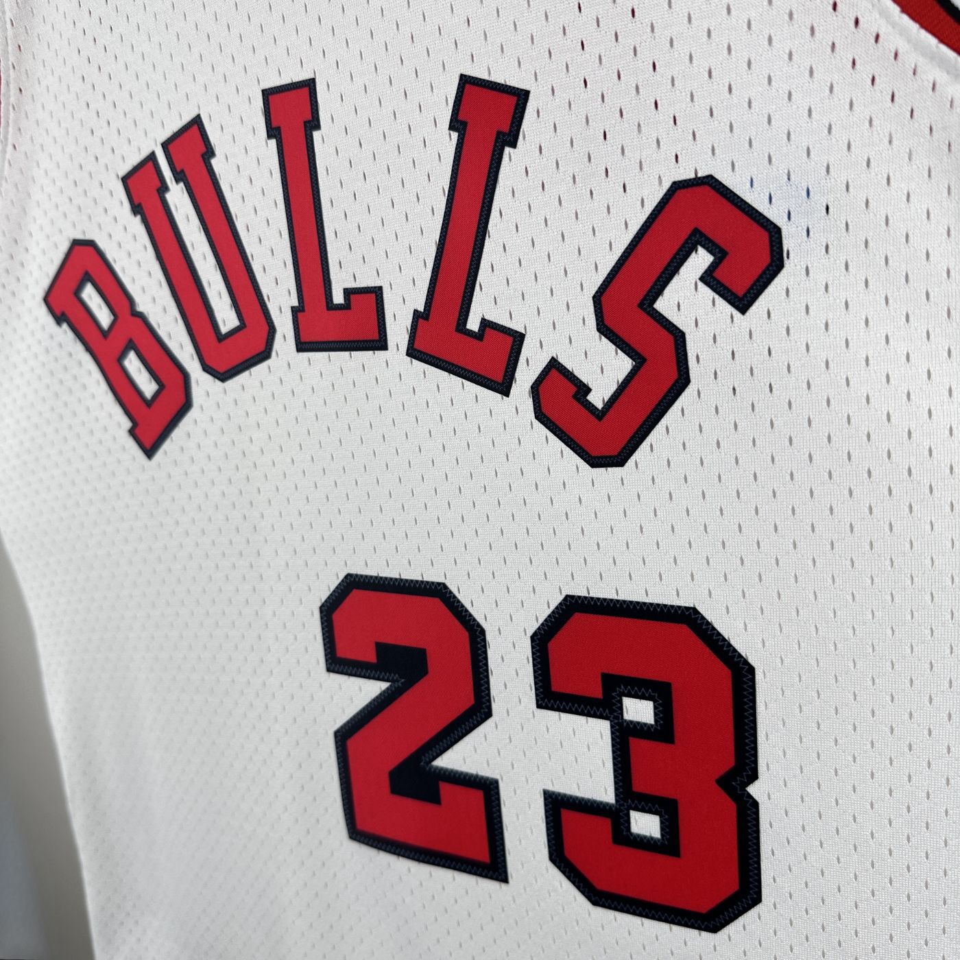 Michael Jordan - Bulls Jersey - Hardwood Classics 1984/85 Swingman Blanca