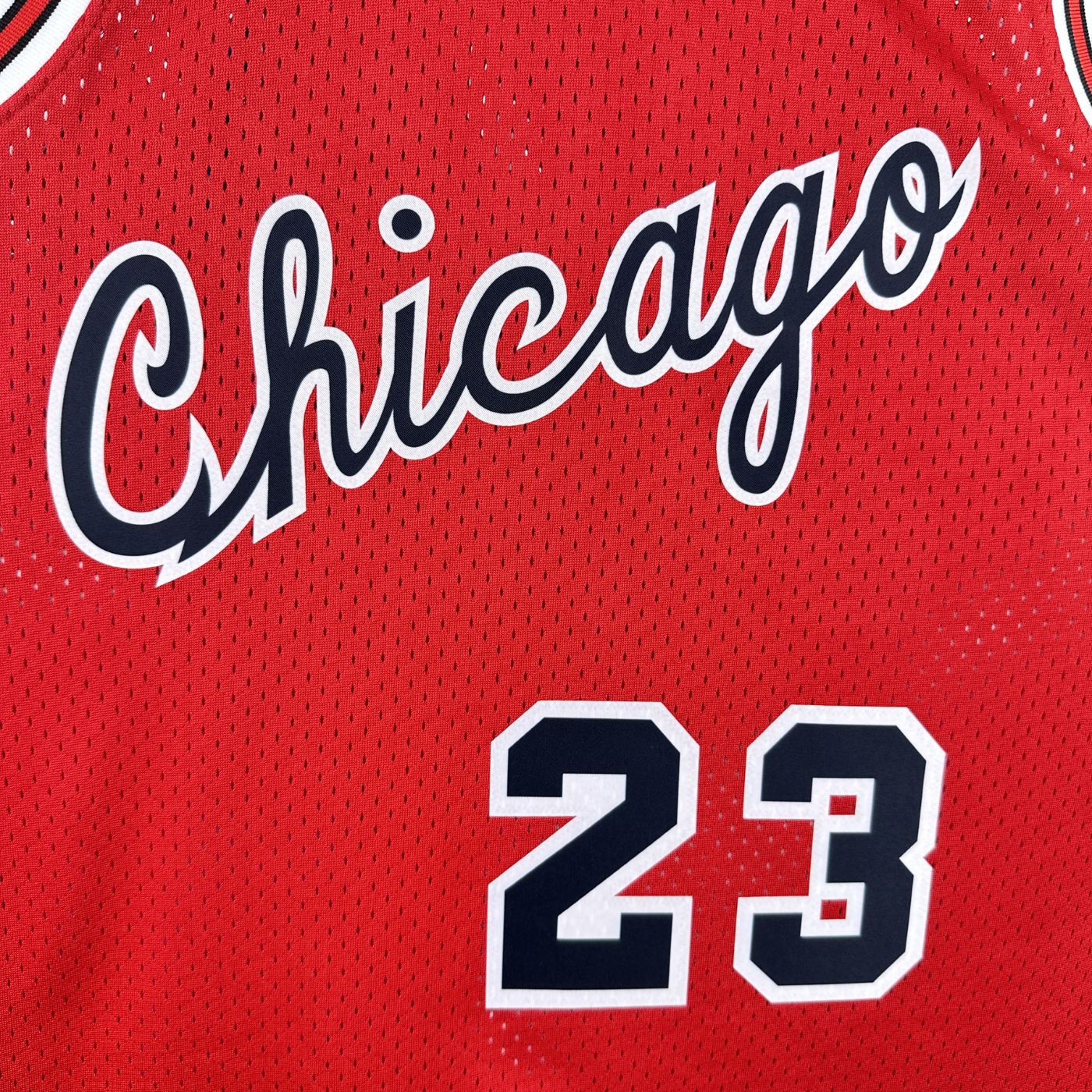 Michael Jordan - Bulls Jersey - Hardwood Classics 1984/85 Swingman Roja