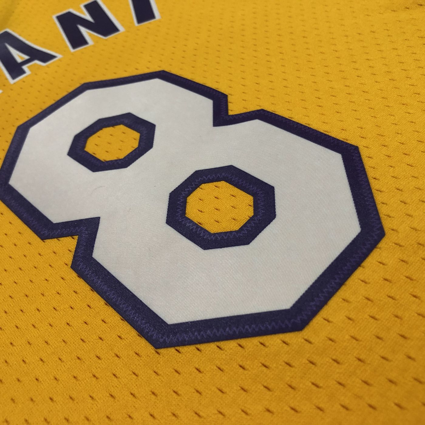 Kobe Bryant - Lakers Jersey - Hardwood Classics 1999/00 Swingman Amarilla