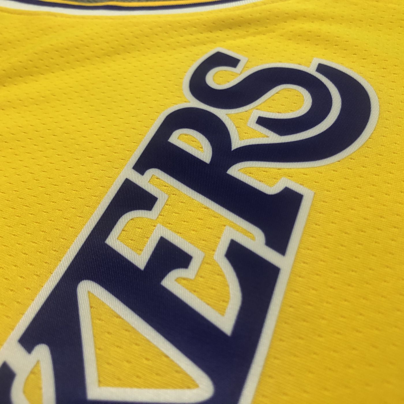 LeBron James - Lakers Jersey - Icon Edition Swingman 2022/23