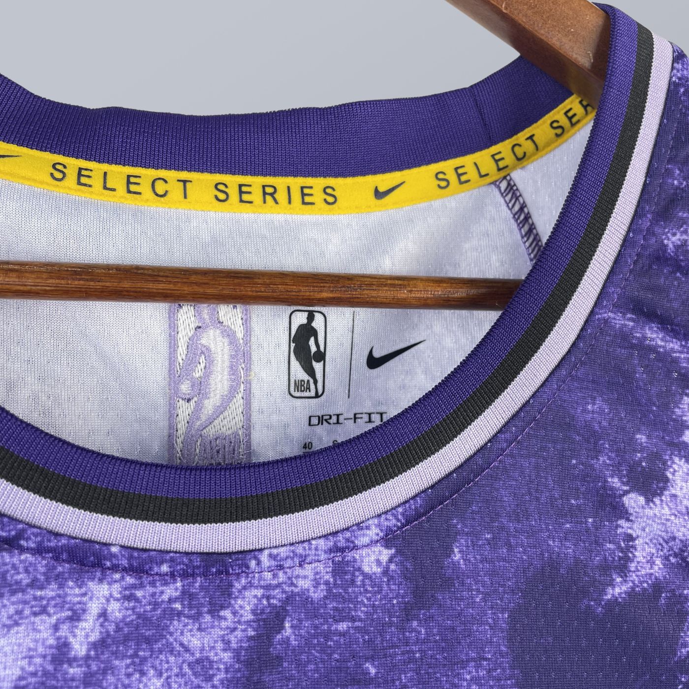 LeBron James - Lakers Jersey - Select Series Authentics 2023
