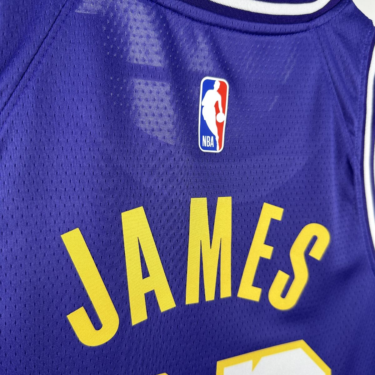LeBron James - Lakers Jersey - Statement Edition Swingman 2025/26