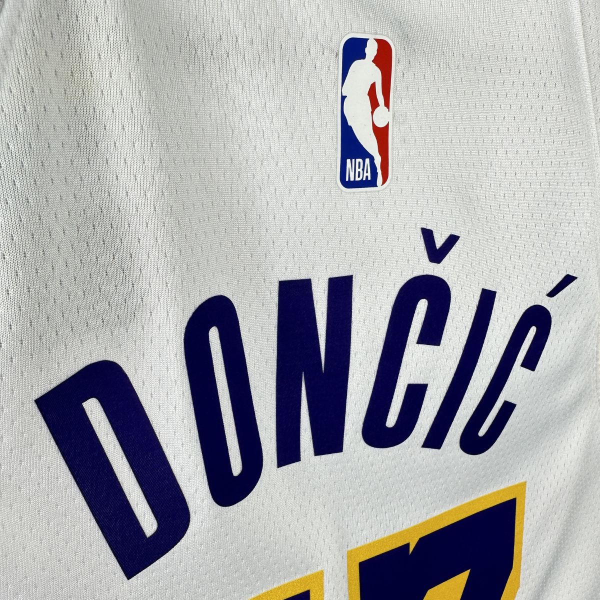Luka Doncic - Lakers Jersey - Association Edition Swingman 2024/25