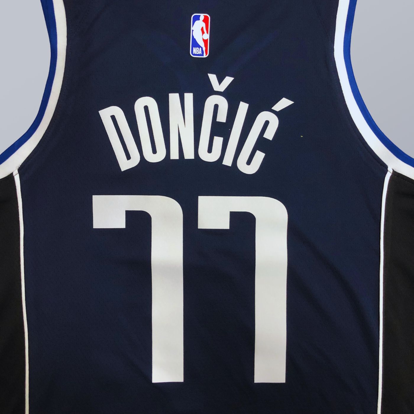 Luka Doncic - Mavs Jersey - Statement Edition Swingman 2022/23