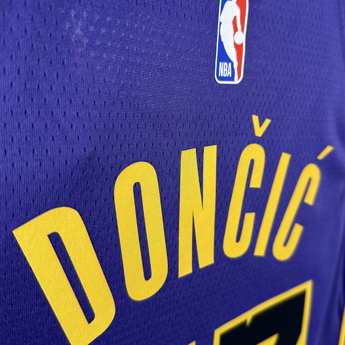 Luka Doncic - Lakers Jersey - Statement Edition Swingman 2024/25