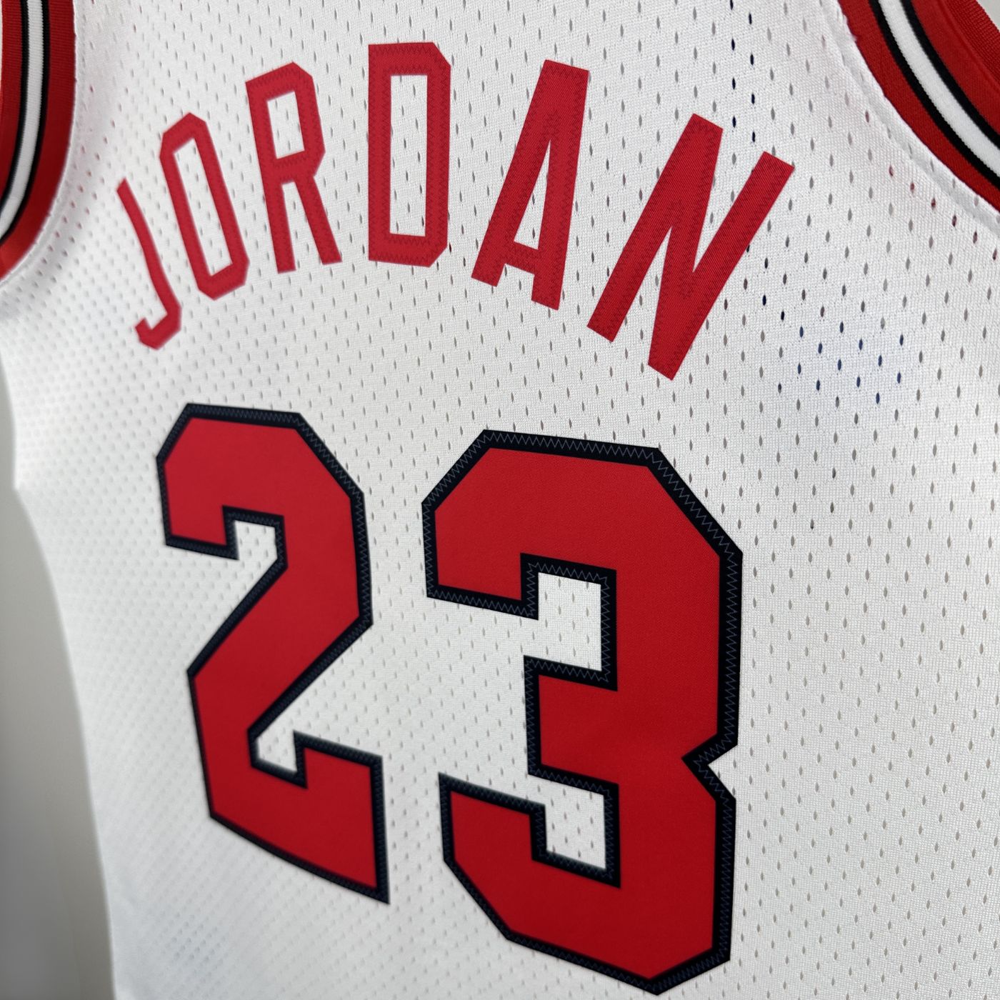 Michael Jordan - Bulls Jersey - Hardwood Classics 1984/85 Swingman Blanca