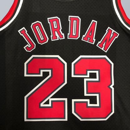 Michael Jordan - Bulls Jersey - Hardwood Classics 1997/98 Swingman Negra